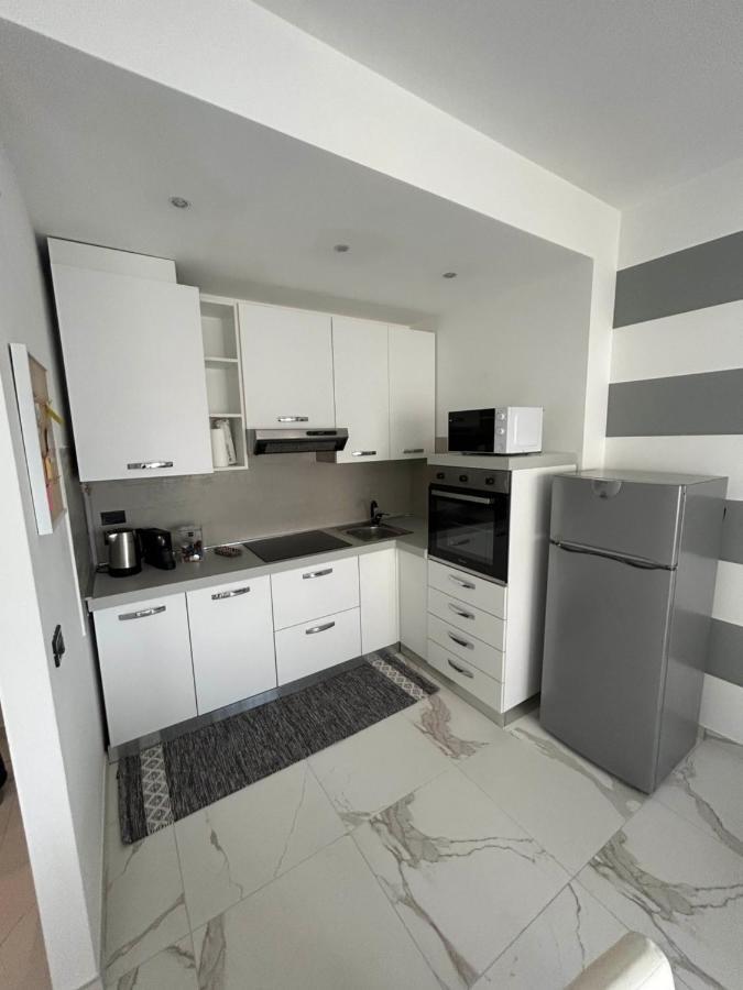 Marconi67 Apartment Desenzano del Garda Bagian luar foto